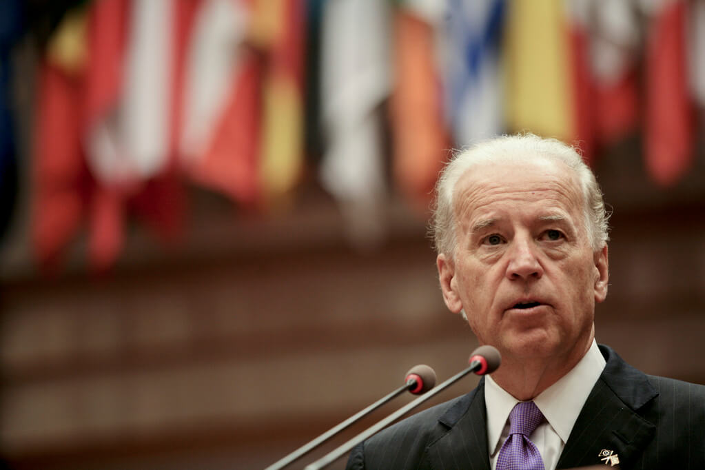 Joe Biden vannoo virkavalansa – presidentin ohjelma antaa odottaa myönteisiä askeleita