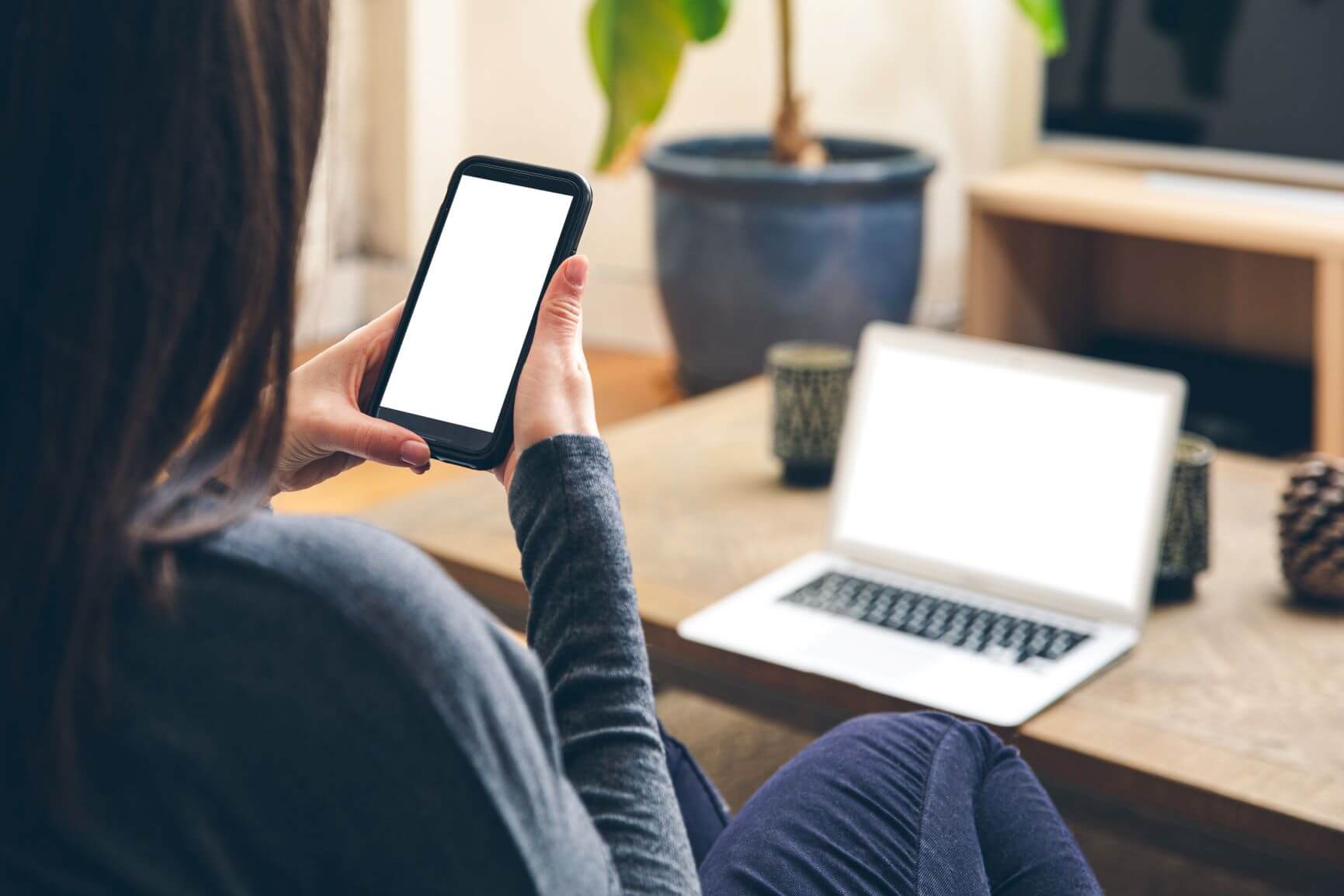 Verkkohäirintä pyrkii vaientamaan naiset ja tytöt