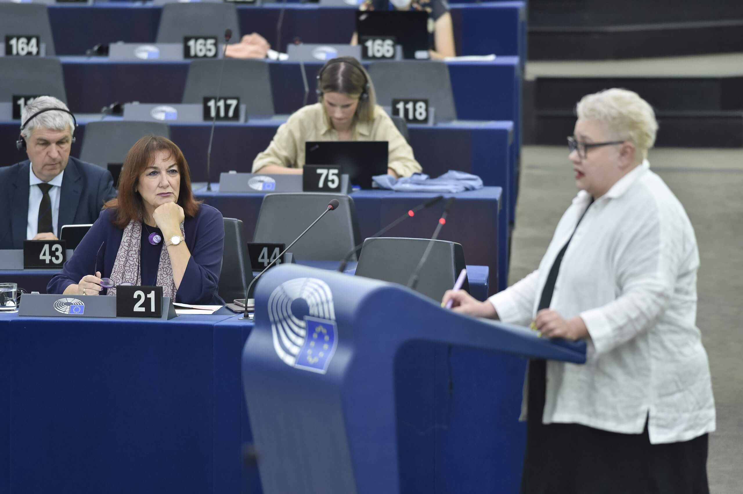 Eurooppalaiset ansaitsevat nykyistä parempaa hoivaa – hoivan uudistamista vaativa hoivaraporttini hyväksyttiin täysistunnossa